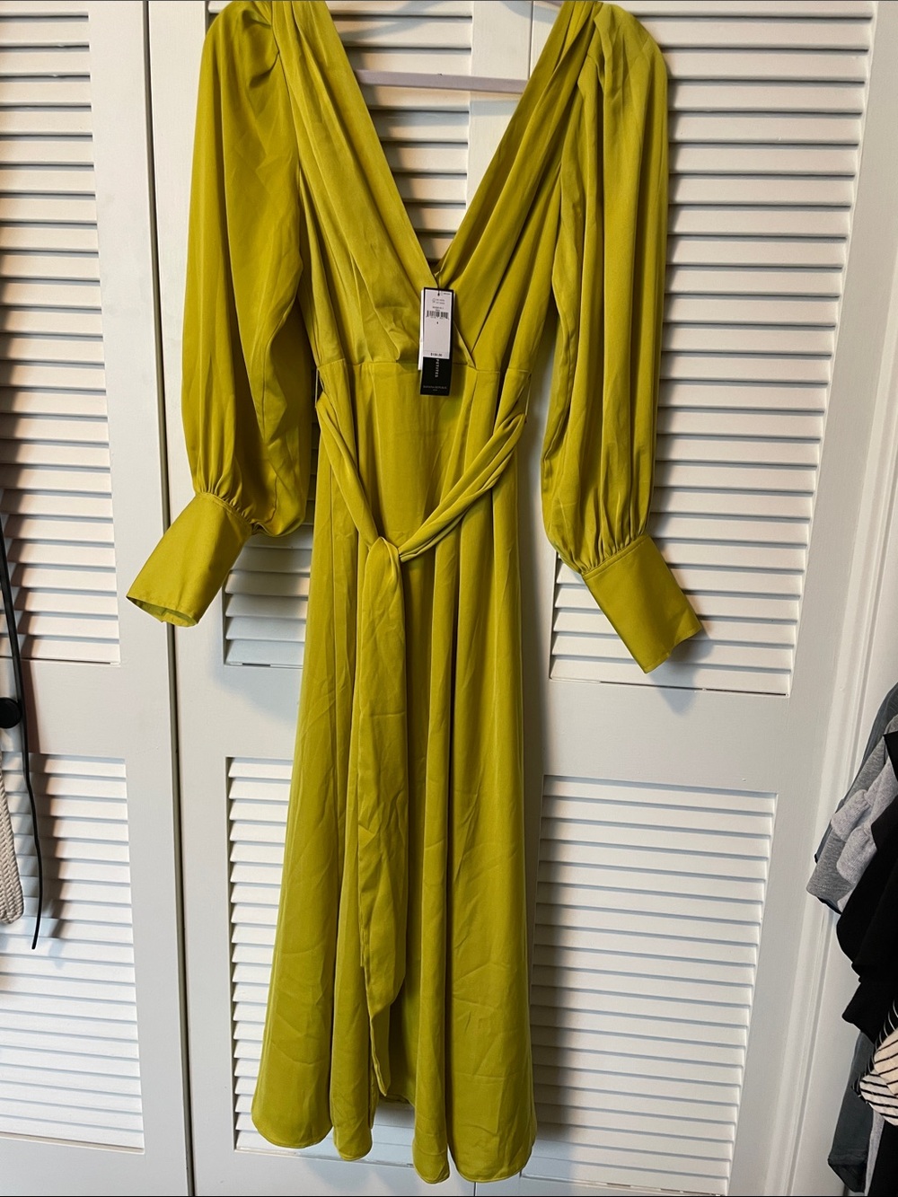 NWT Banana Republic Deep V-Neck Long Sleeve Midi Dress in Chartreuse